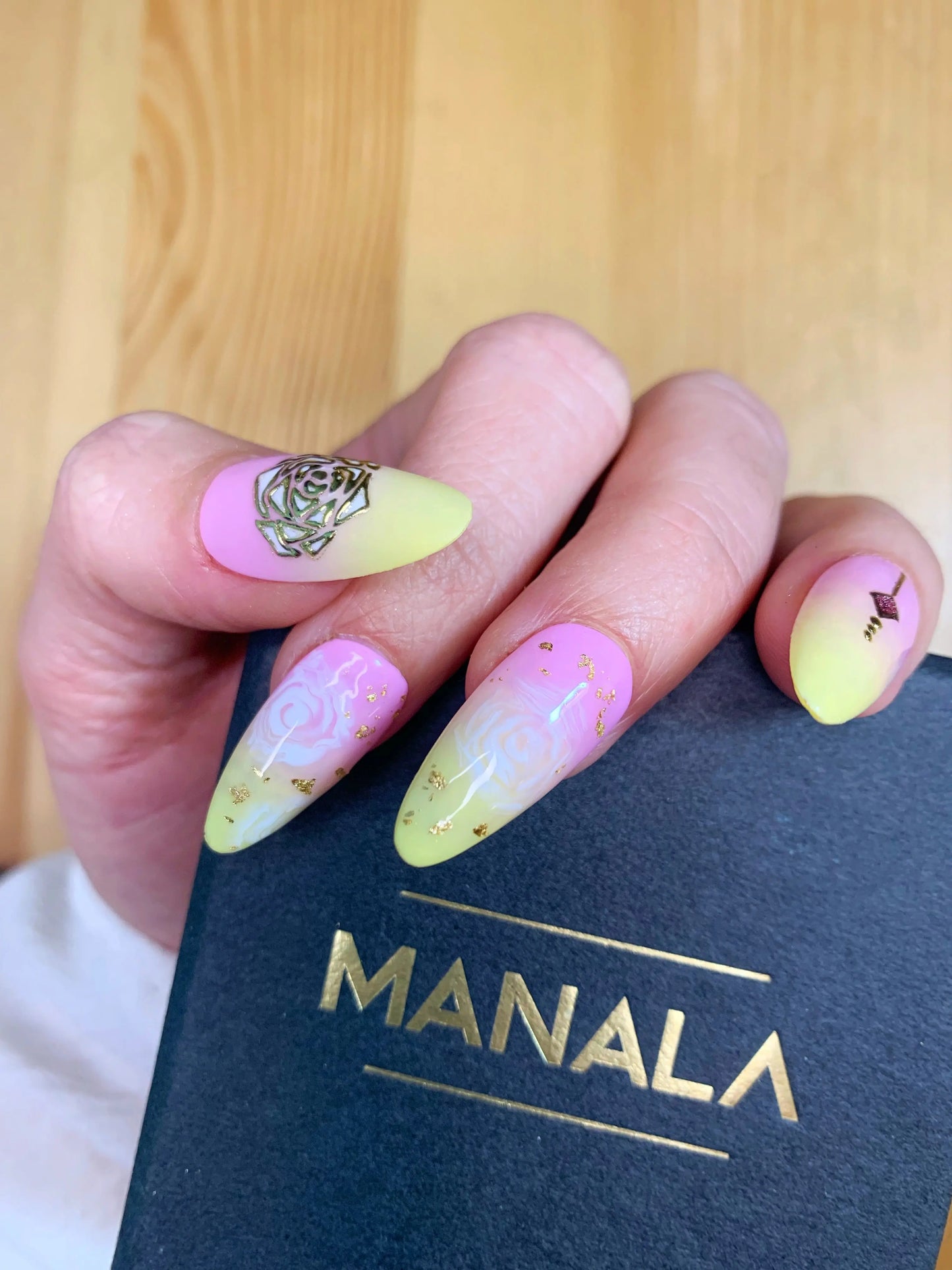 Parfum secret - Ongles press on faits main
