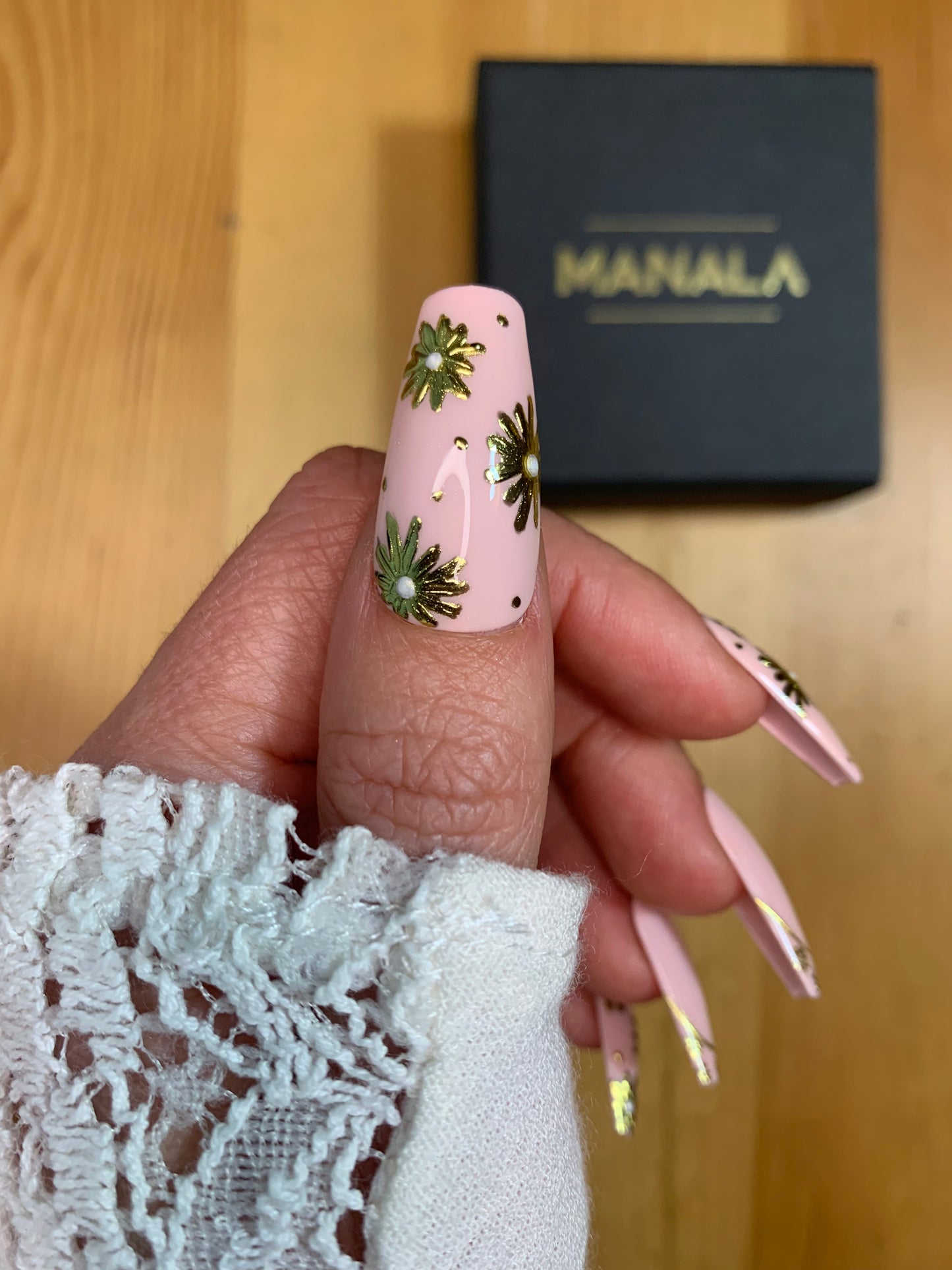 Printemps d'or - Ongles press on faits main