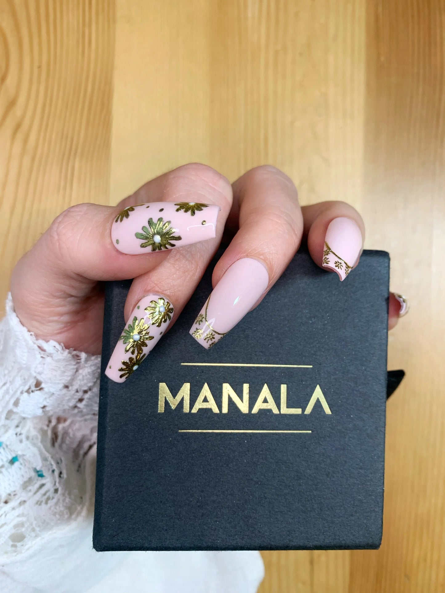 Printemps d'or - Ongles press on faits main